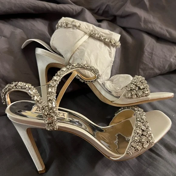 Badgley Mischka Galia Size White Satin - Picture 13 of 17